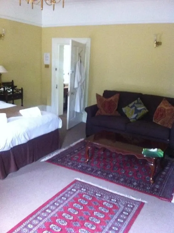 Harmondsworth Hall Guest House West Drayton   West Drayton (Middlesex)